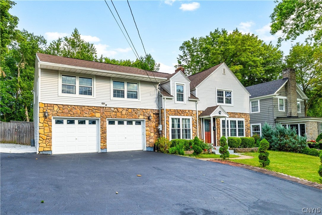 25 Hollister Avenue