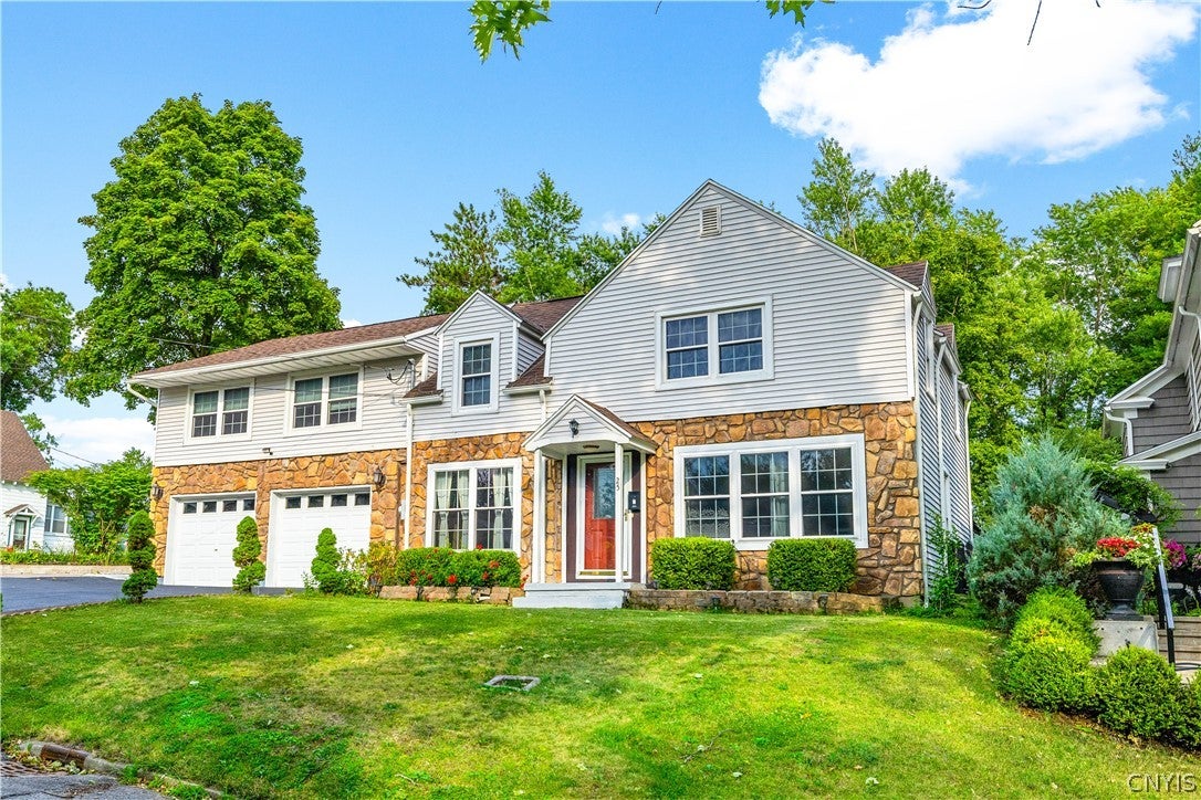 25 Hollister Avenue