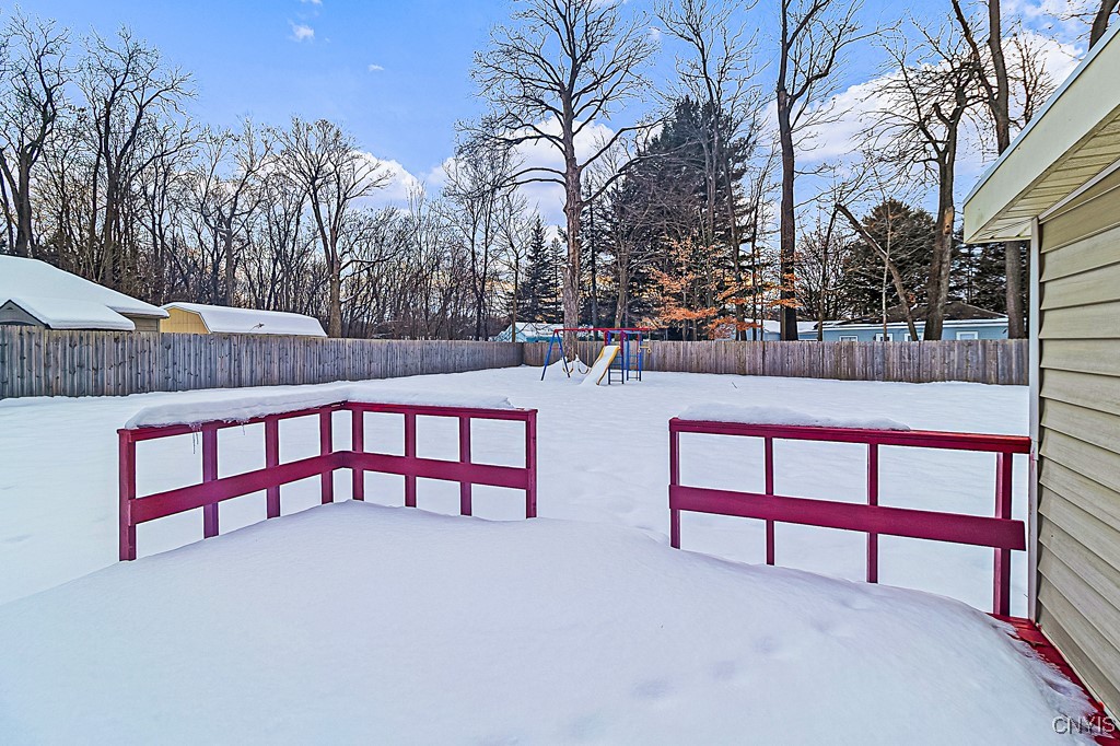 81 Oakdale Ave S Ave, New Hartford, New York image 30