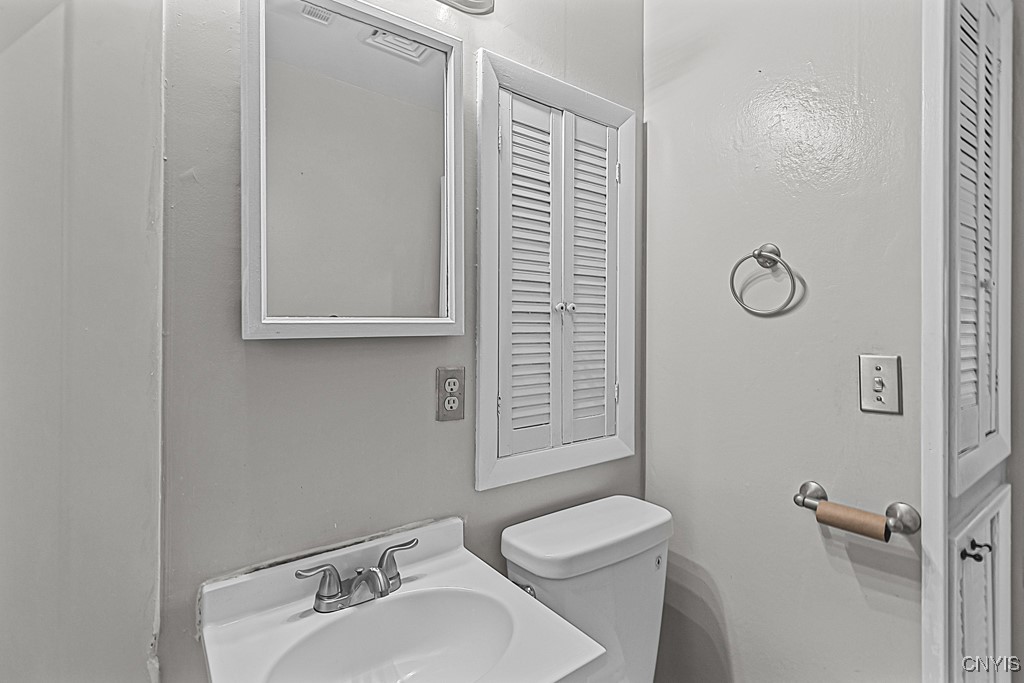 81 Oakdale Ave S Ave, New Hartford, New York image 20