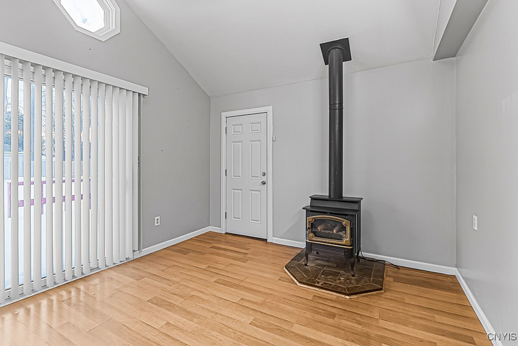 81 Oakdale Ave S Ave, New Hartford, New York image 4