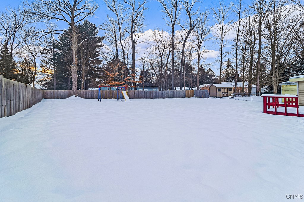 81 Oakdale Ave S Ave, New Hartford, New York image 31