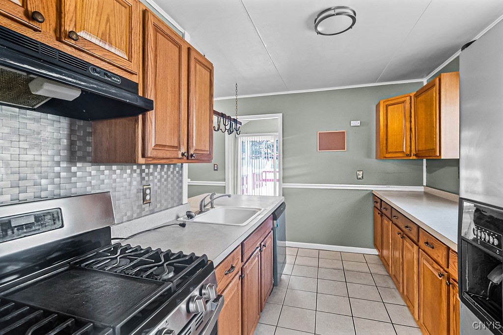 81 Oakdale Ave S Ave, New Hartford, New York image 13