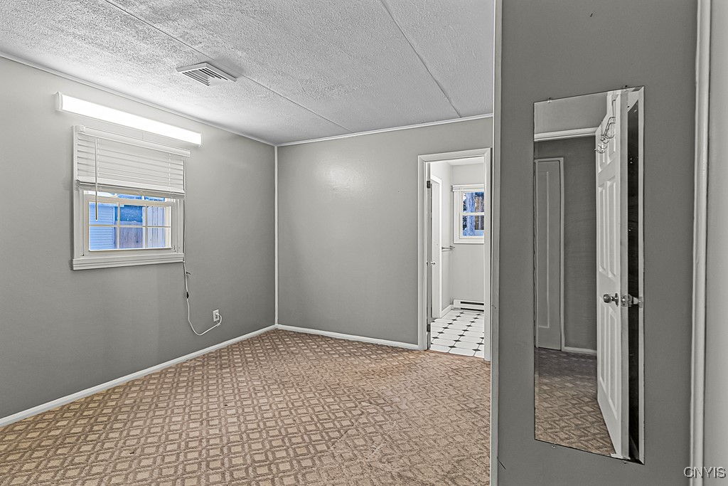 81 Oakdale Ave S Ave, New Hartford, New York image 23