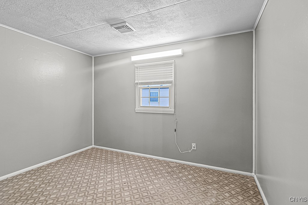 81 Oakdale Ave S Ave, New Hartford, New York image 25