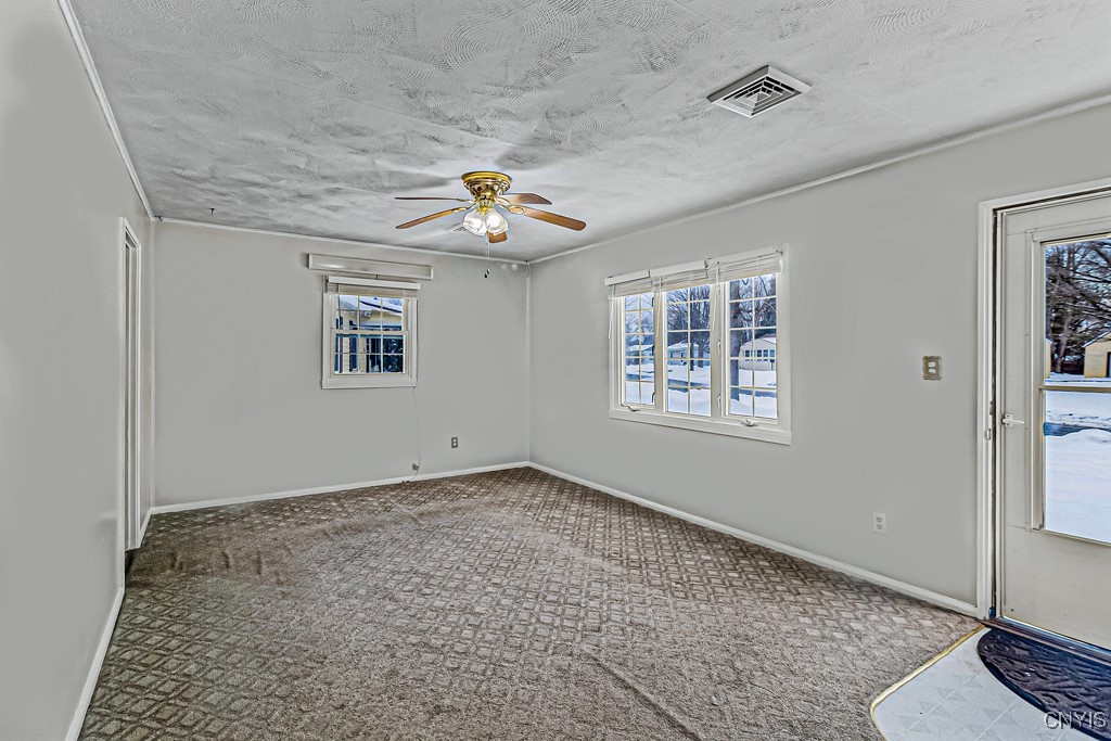 81 Oakdale Ave S Ave, New Hartford, New York image 16