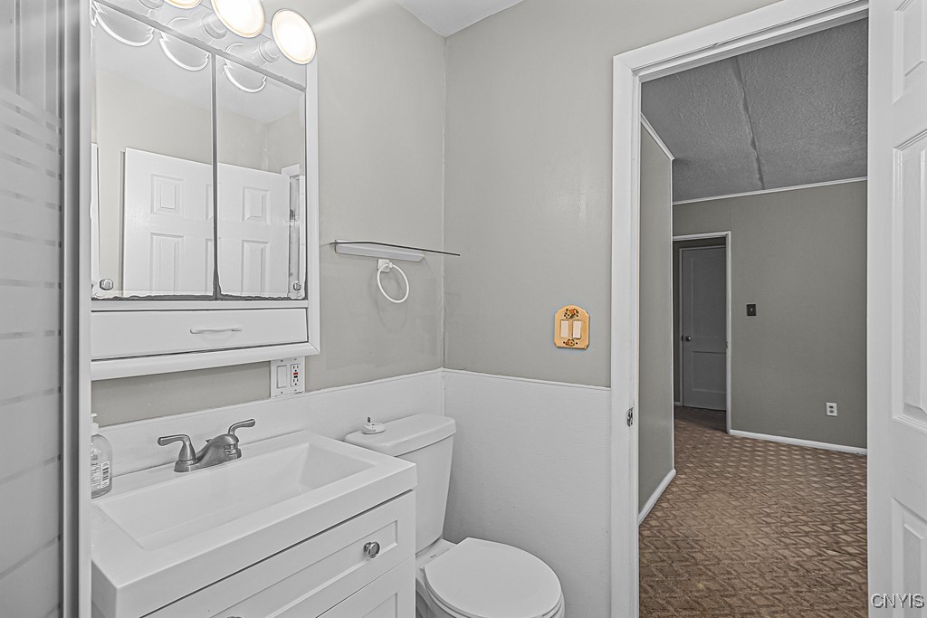 81 Oakdale Ave S Ave, New Hartford, New York image 27