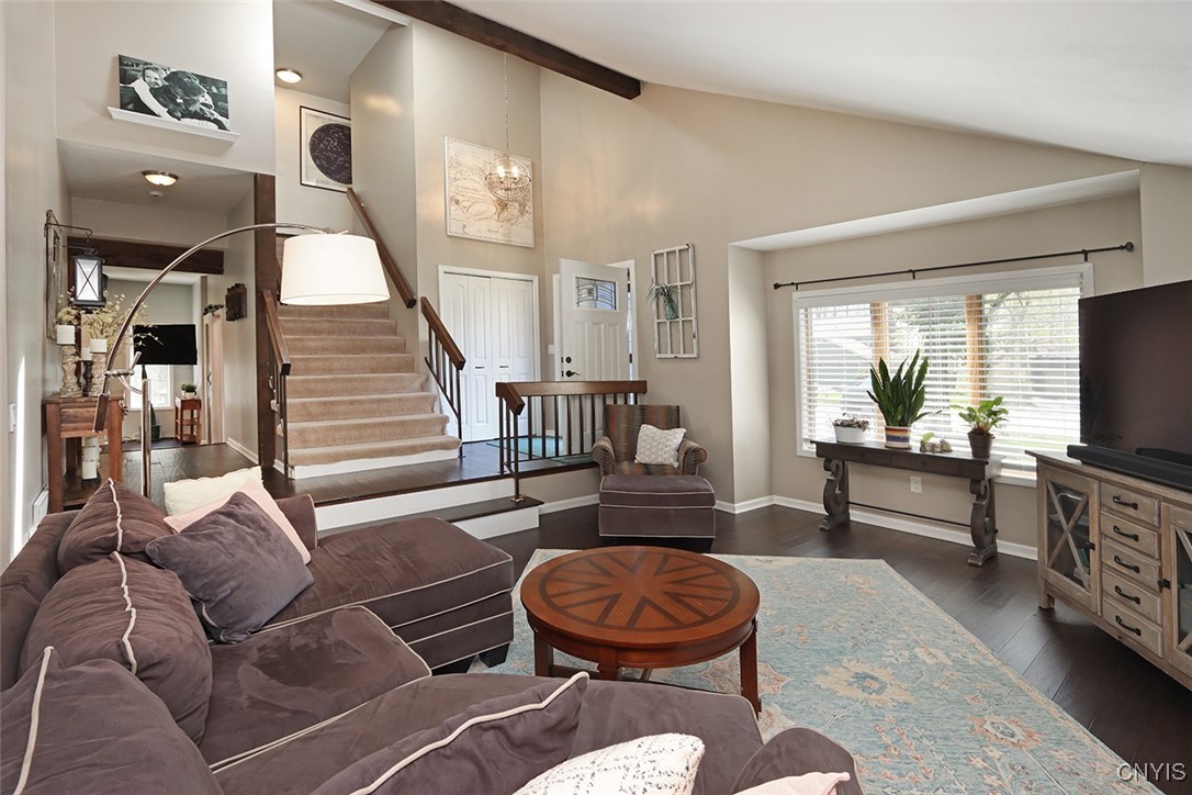 8228 Verbeck Drive, Manlius, New York image 2