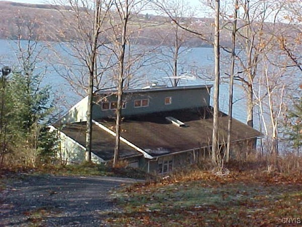 388 Dolphin Point Lane, Niles, New York image 1