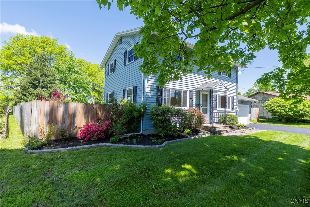 107 Rosewood Dr Dr, Clay, New York image 4