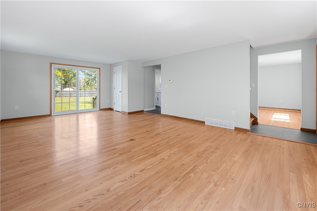 107 Rosewood Dr Dr, Clay, New York image 7