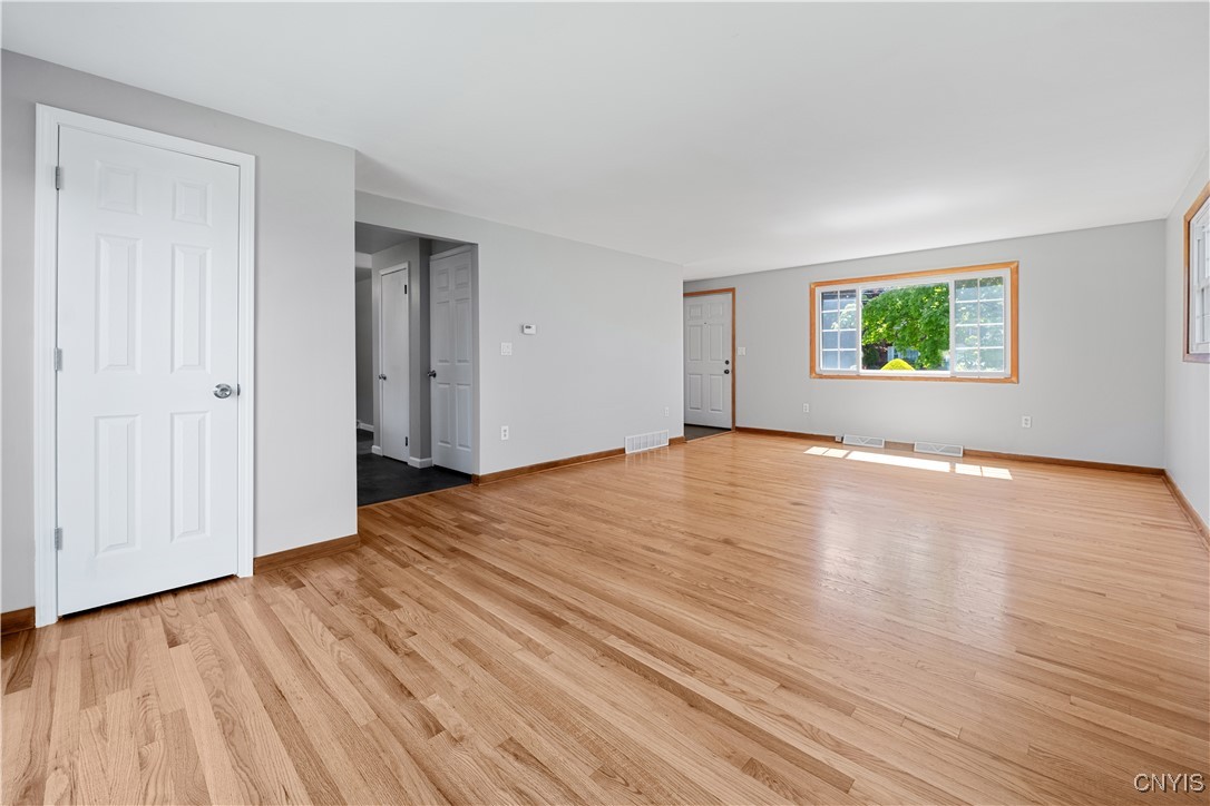 107 Rosewood Dr Dr, Clay, New York image 9