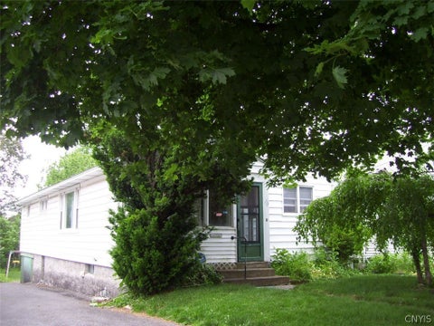 Homes For Sale - 111 Wilmore Place<br/> Syracuse, NY 13208