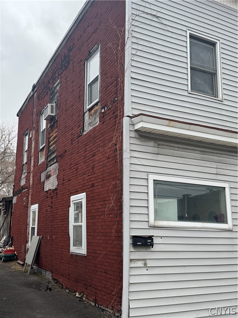 114 S Litchfield Street