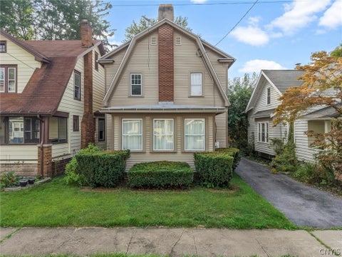 Homes For Sale - 130 Clifton Place<br/> Syracuse, NY 13206