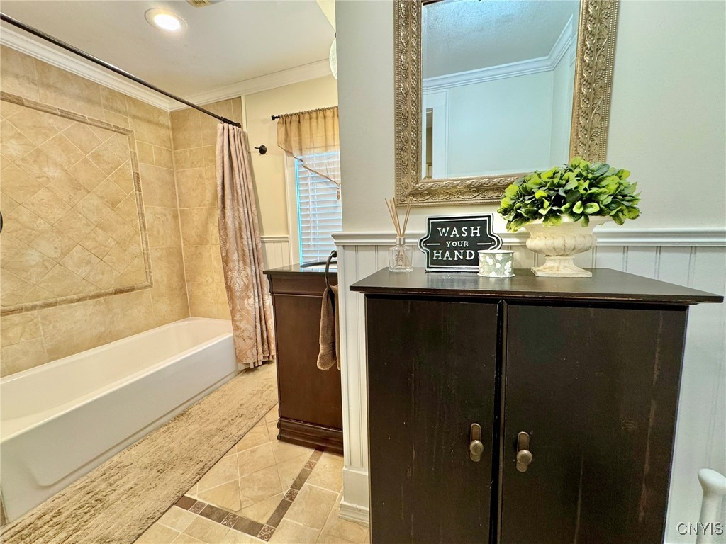 Salina, New York 13211, United States, 4 Bedrooms Bedrooms, ,2 BathroomsBathrooms,Residential,Pending,120314