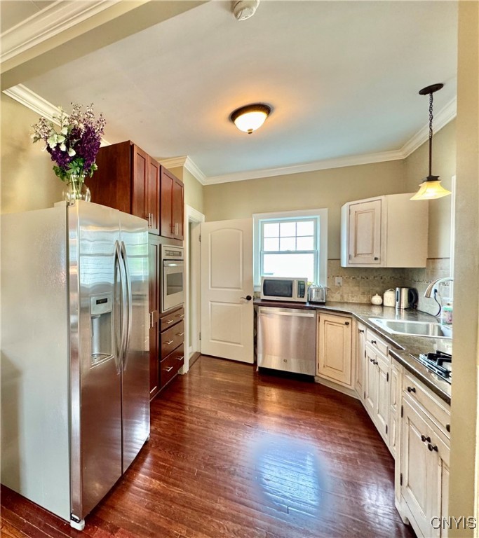 Salina, New York 13211, United States, 4 Bedrooms Bedrooms, ,2 BathroomsBathrooms,Residential,Pending,120314