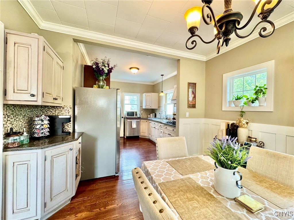 Salina, New York 13211, United States, 4 Bedrooms Bedrooms, ,2 BathroomsBathrooms,Residential,Pending,120314