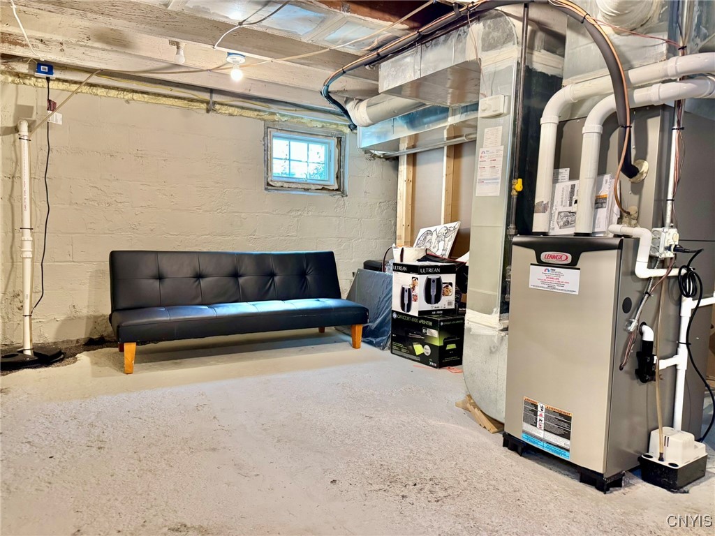 Salina, New York 13211, United States, 4 Bedrooms Bedrooms, ,2 BathroomsBathrooms,Residential,Pending,120314