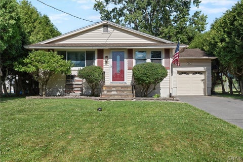 Homes For Sale - 107 Glenwood Drive<br/> Onondaga County, Clay, NY 13090