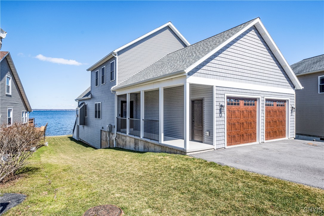 7273 Lakeshore Road, Cicero, New York image 1
