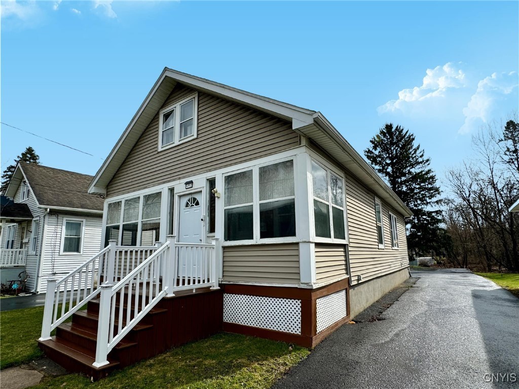 492 Trenton Avenue, Utica, New York image 1