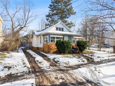 Tiny photo for 106 West Avenue, DeWitt, NY 13057 (MLS # S1654768)