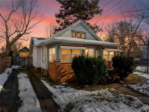 Photo of 106 West Avenue, DeWitt, NY 13057 (MLS # S1654768)