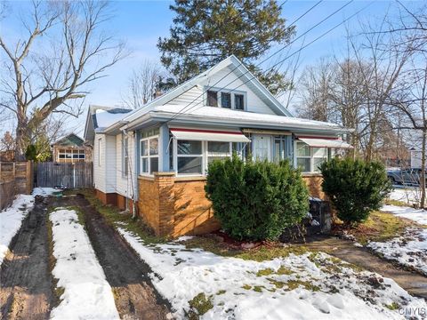 Tiny photo for 106 West Avenue, DeWitt, NY 13057 (MLS # S1654768)