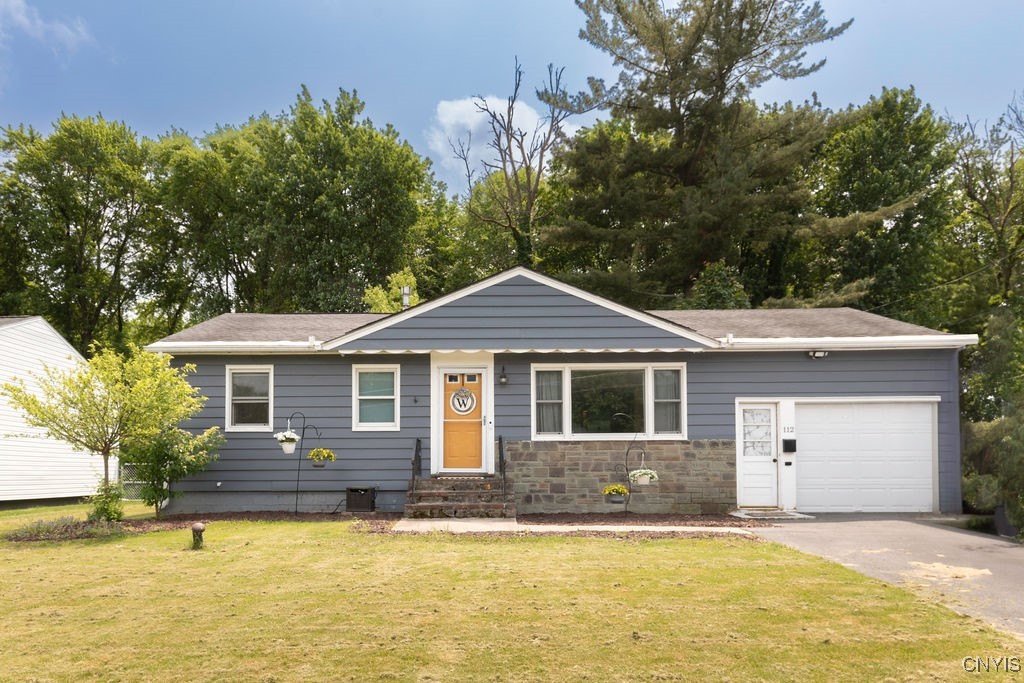 112 Oakley Drive, Cicero, New York image 1