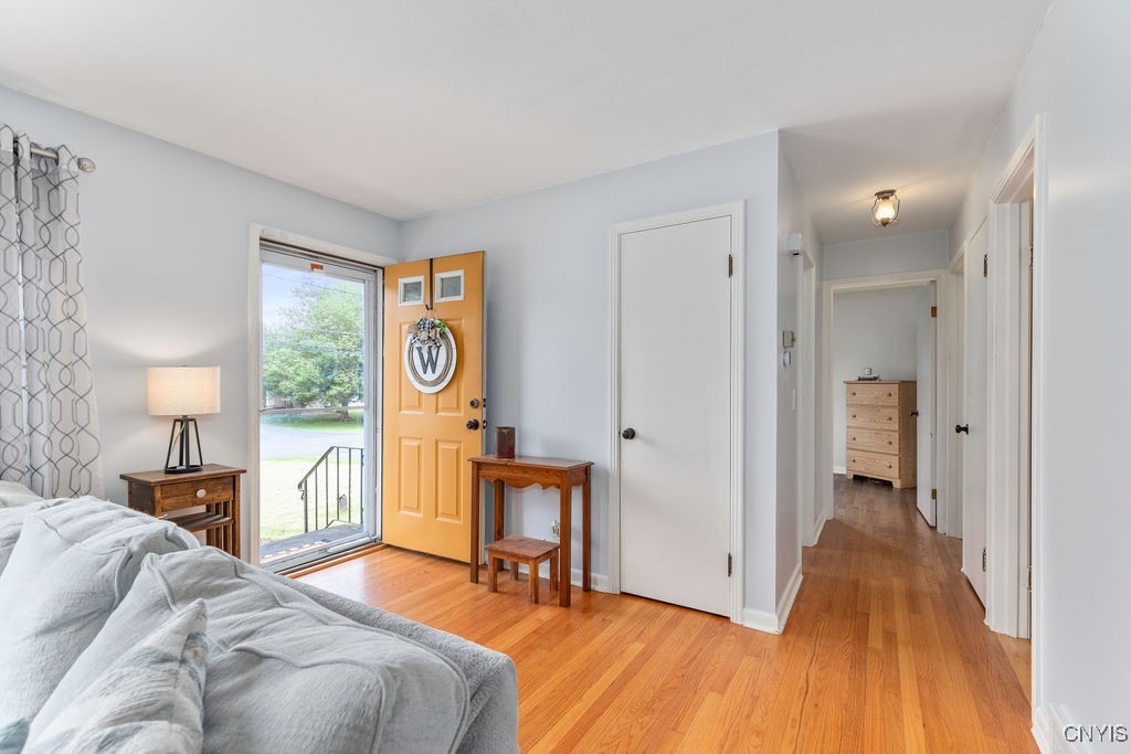 112 Oakley Drive, Cicero, New York image 3