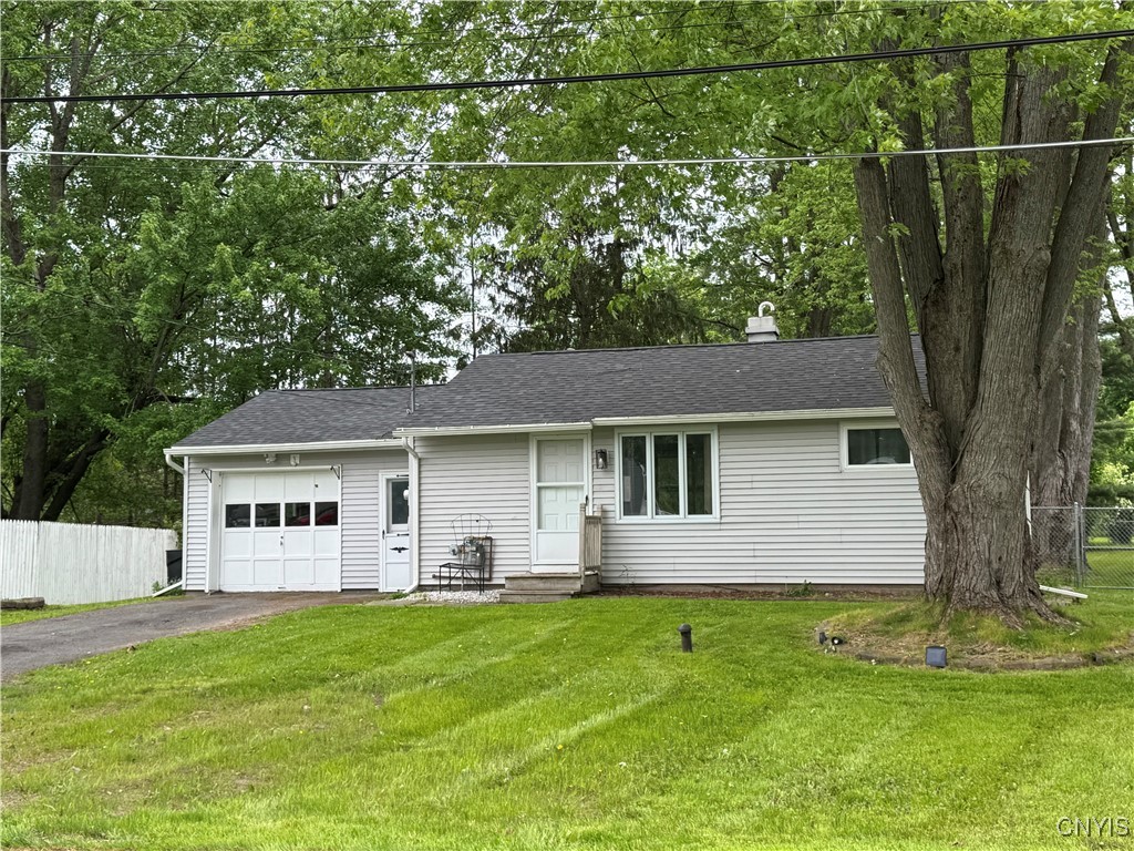 8438 Grandview Drive, Cicero, New York image 2