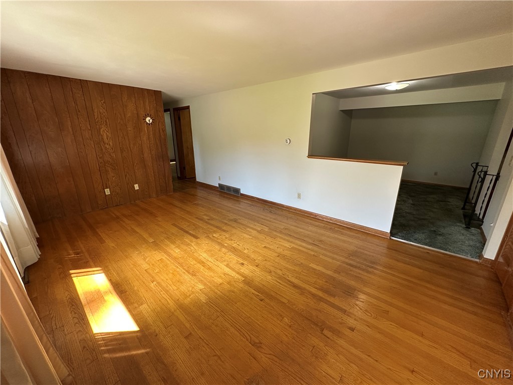 9385 Wickham Drive, Cicero, New York image 4