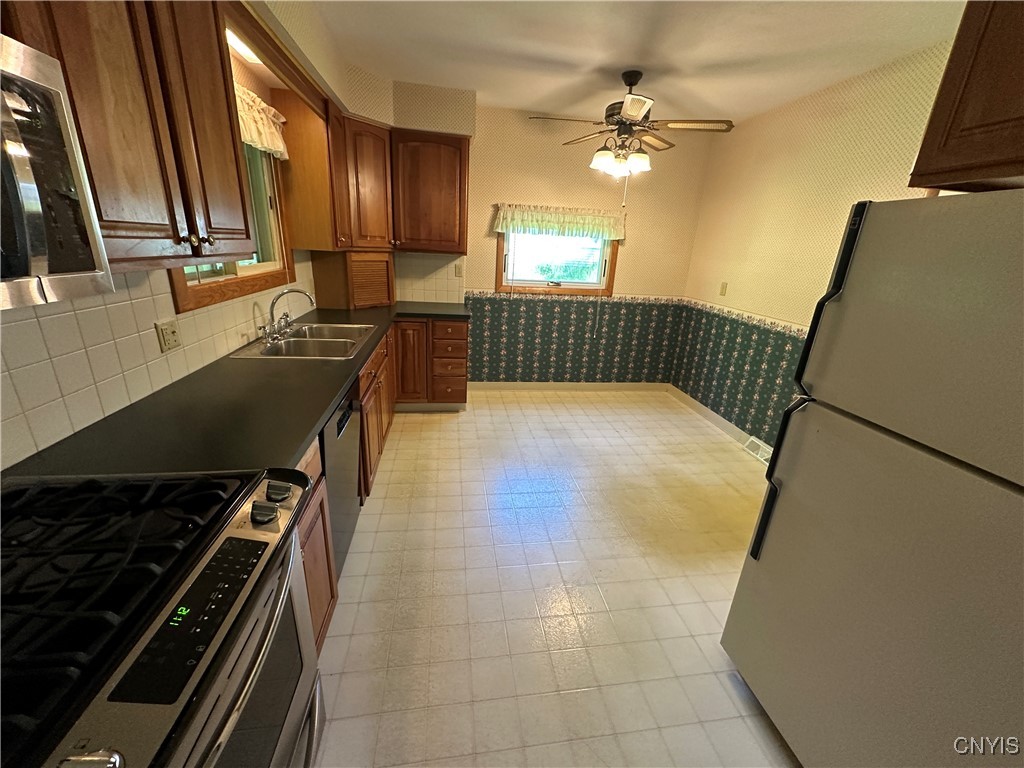 9385 Wickham Drive, Cicero, New York image 6