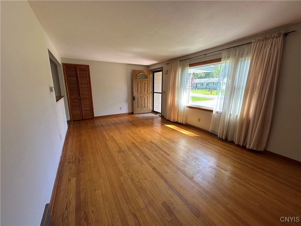 9385 Wickham Drive, Cicero, New York image 3