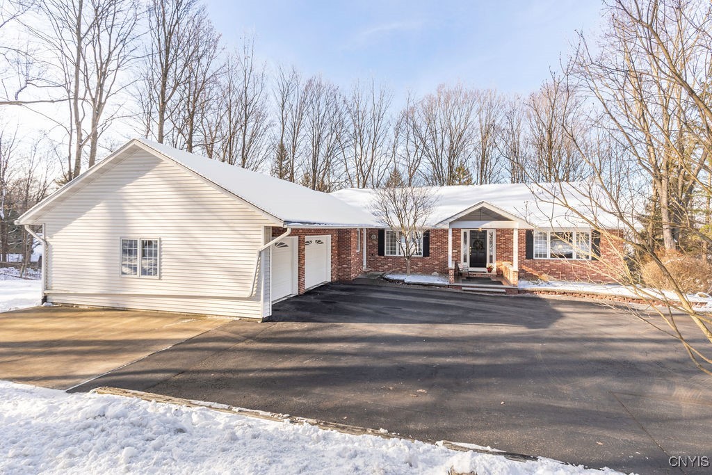 105 Orchard Way, Camillus, New York image 4