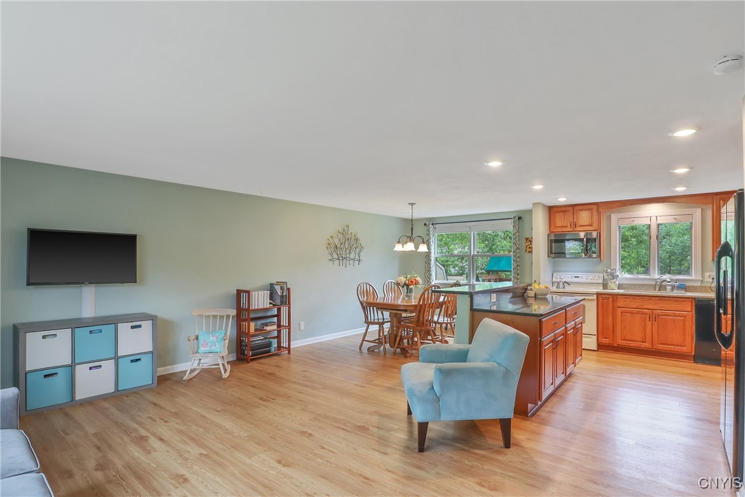 4330 Cinnamon Path Path, Clay, New York image 9