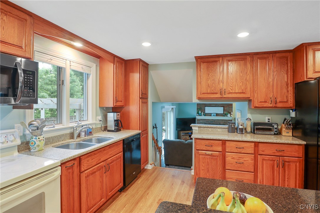 4330 Cinnamon Path Path, Clay, New York image 16