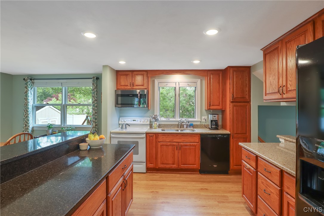 4330 Cinnamon Path Path, Clay, New York image 14