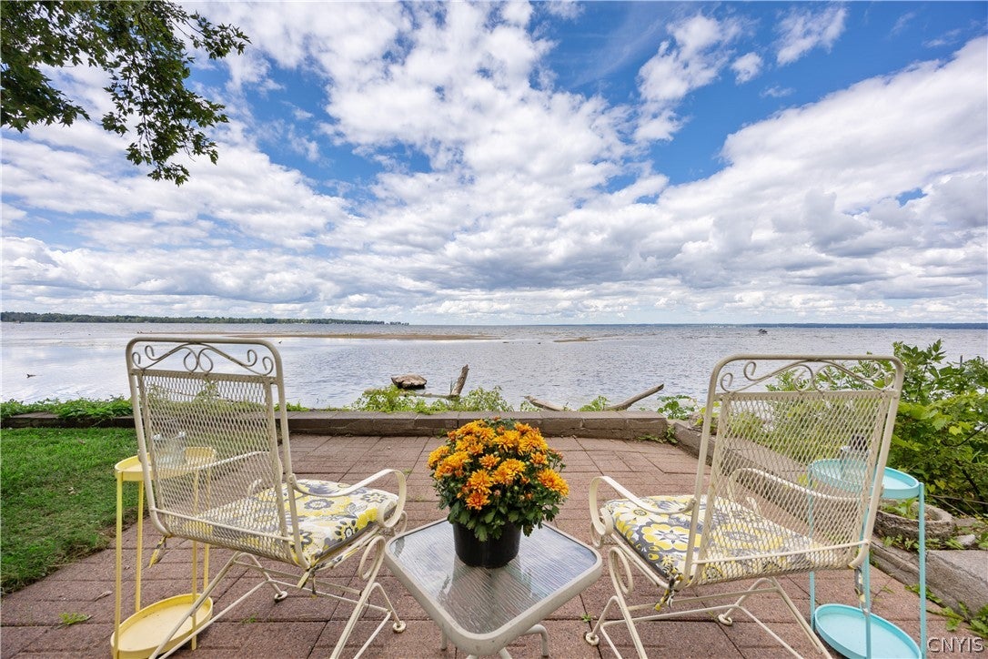6331 Lakeshore Road S