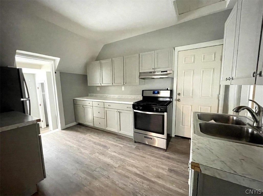 31 Clayton Avenue