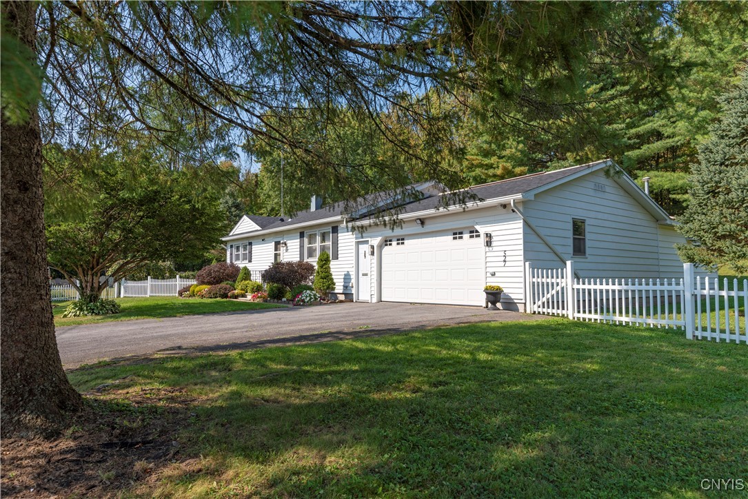 527 Dexter Drive, Utica, New York image 1