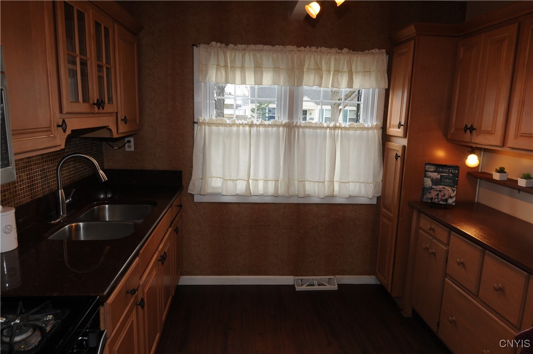 172 Melrose Avenue, Utica, New York image 14