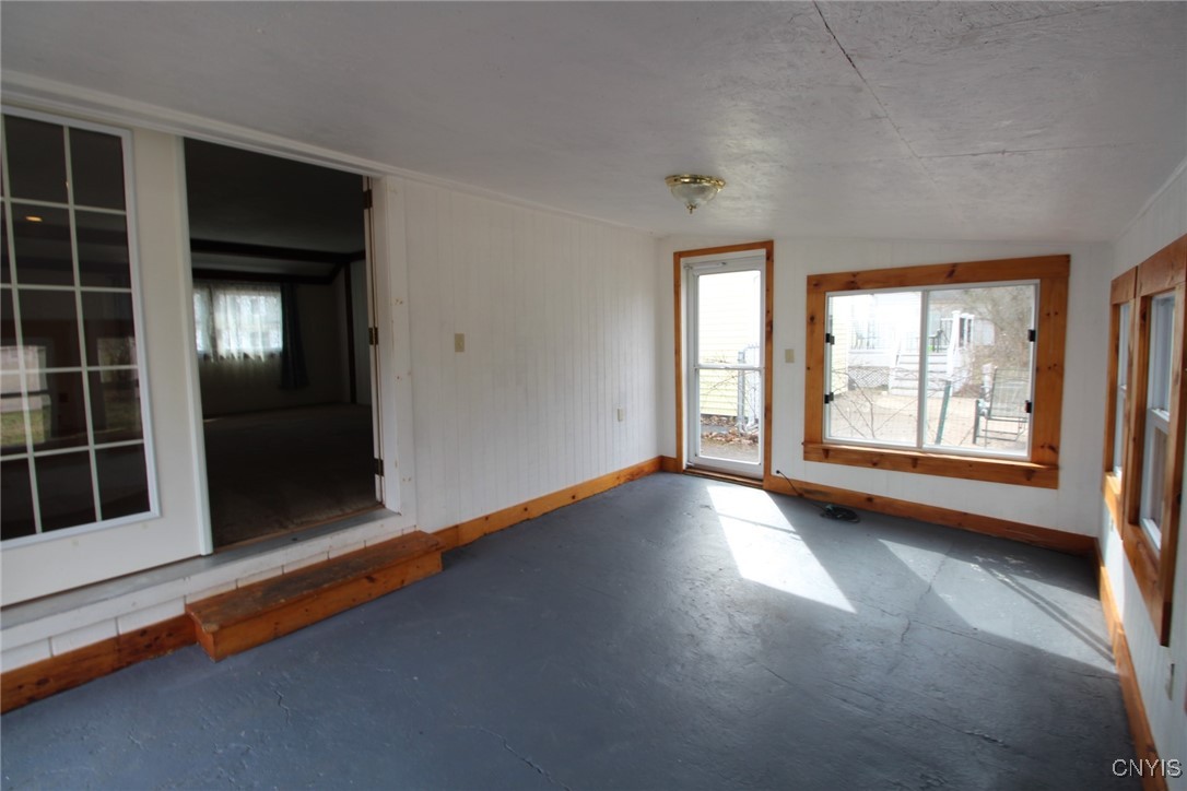 206 Helen Street, Clay, New York image 28