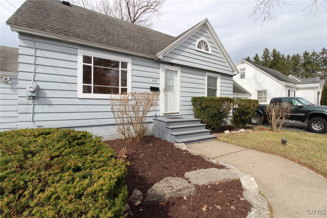 206 Helen Street, Clay, New York image 2