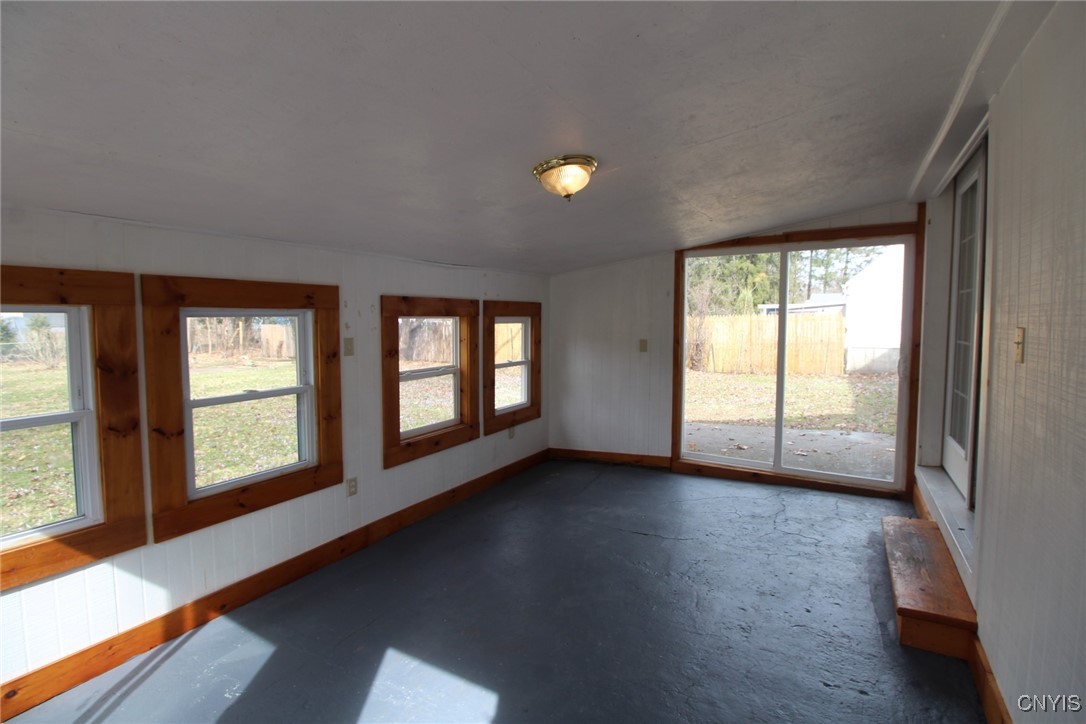 206 Helen Street, Clay, New York image 39