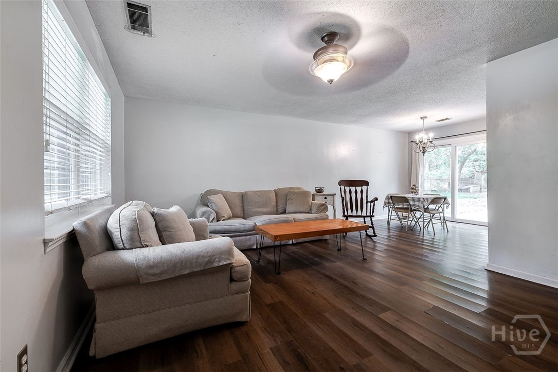 206 Pinecrest Place