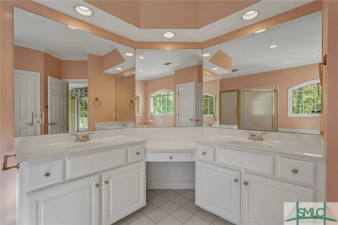 Savannah, Georgia 31411, United States, 4 Bedrooms Bedrooms, ,5 BathroomsBathrooms,Residential,Pending,23206