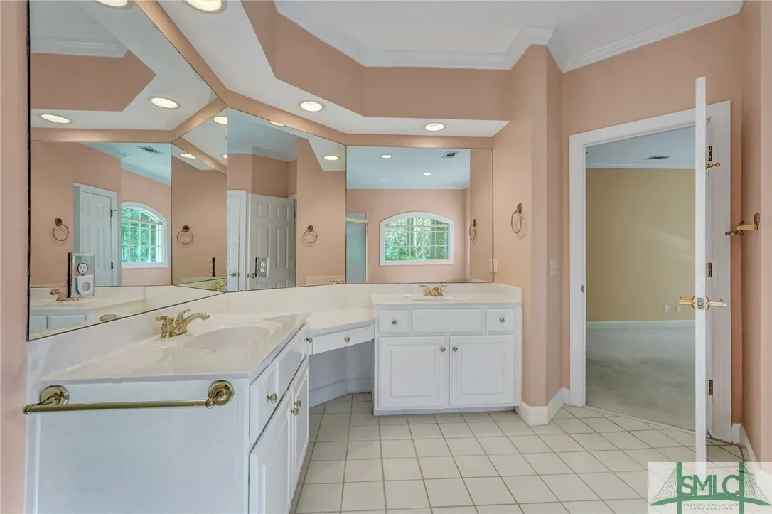 Savannah, Georgia 31411, United States, 4 Bedrooms Bedrooms, ,5 BathroomsBathrooms,Residential,Pending,23206