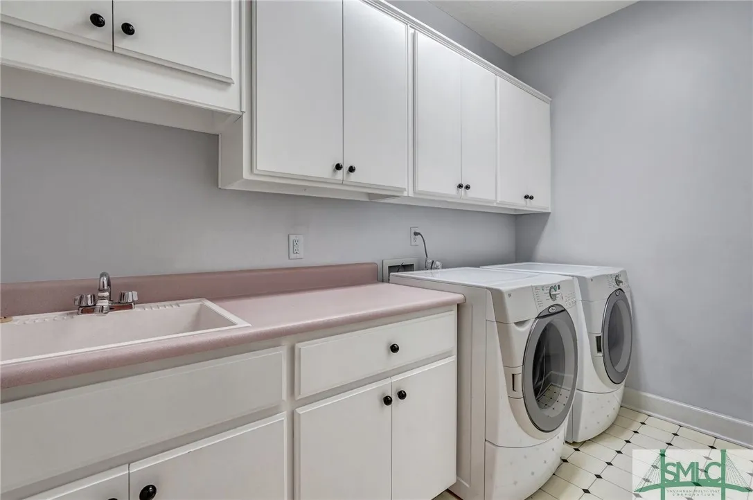 Savannah, Georgia 31411, United States, 4 Bedrooms Bedrooms, ,5 BathroomsBathrooms,Residential,Pending,23206